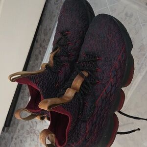Nike Lebron XV Sneakers